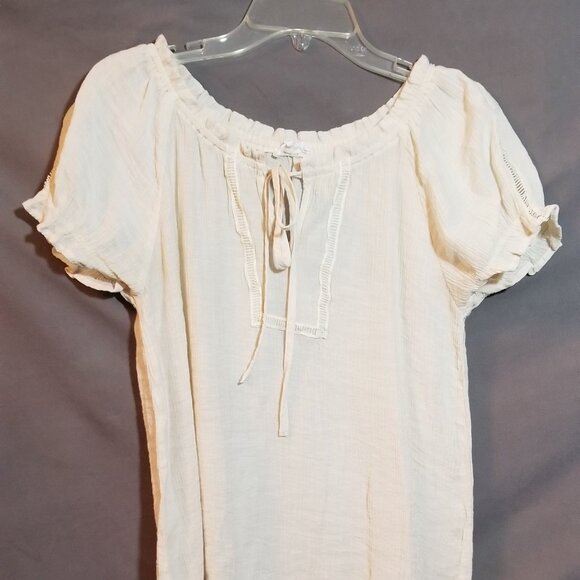 E&M SHORT SLEEVED, TEXTURED, PEASANT BLOUSE. - Picture 1 of 1